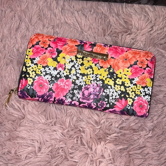 Betsey Johnson Wallet - Picture 3 of 7